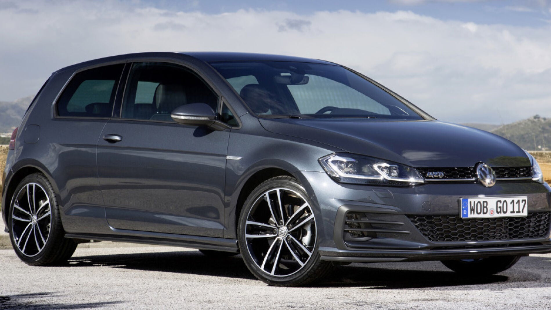 volkswagen_golf_gtd_3-door_8.jpg