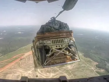 humvee-militar-avion-2016-01.jpg humvee-militar-avion-2016-01.jpg