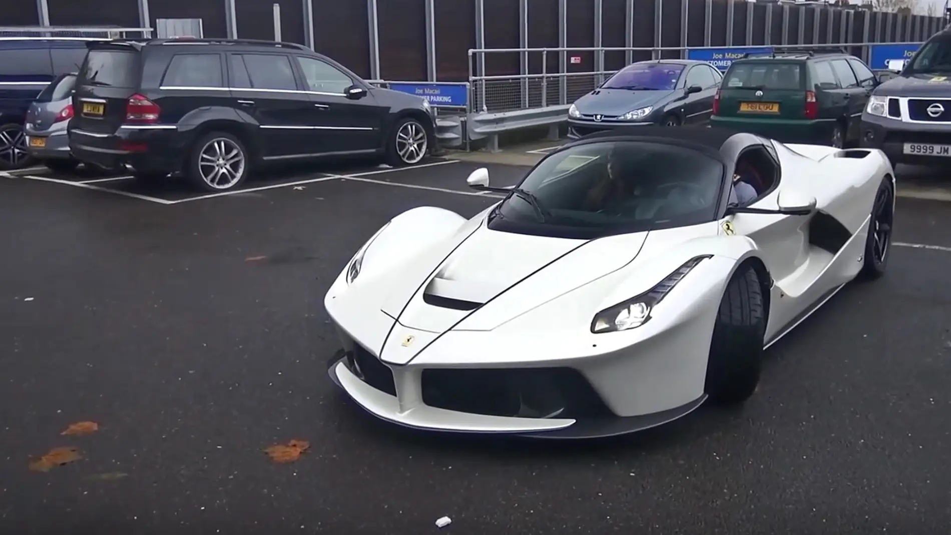 laferrari-aperta-gordon-ramsay-2016-01.jpg laferrari-aperta-gordon-ramsay-2016-01.jpg