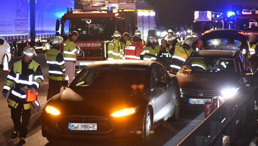accidente-tesla-model-s-volkswagen-passat-desmayo-0217-01.jpg
