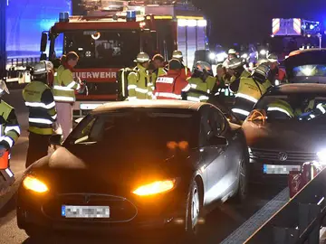 accidente-tesla-model-s-volkswagen-passat-desmayo-0217-01.jpg accidente-tesla-model-s-volkswagen-passat-desmayo-0217-01.jpg