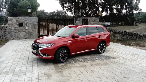 outlander_phev_rojo_izquierdo2.jpg outlander_phev_rojo_izquierdo2