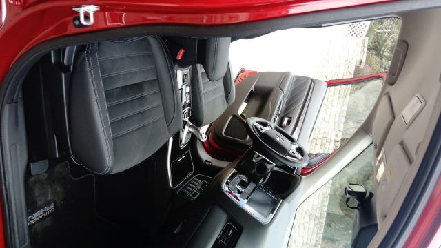 outlander_phev_rojo_interior_delante1