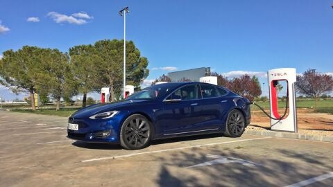 tesla-models-s-supercharger-espana-2017-02