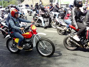 Angel_Nieto_marcha_puente_bultaco.jpg Angel_Nieto_marcha_puente_bultaco.jpg