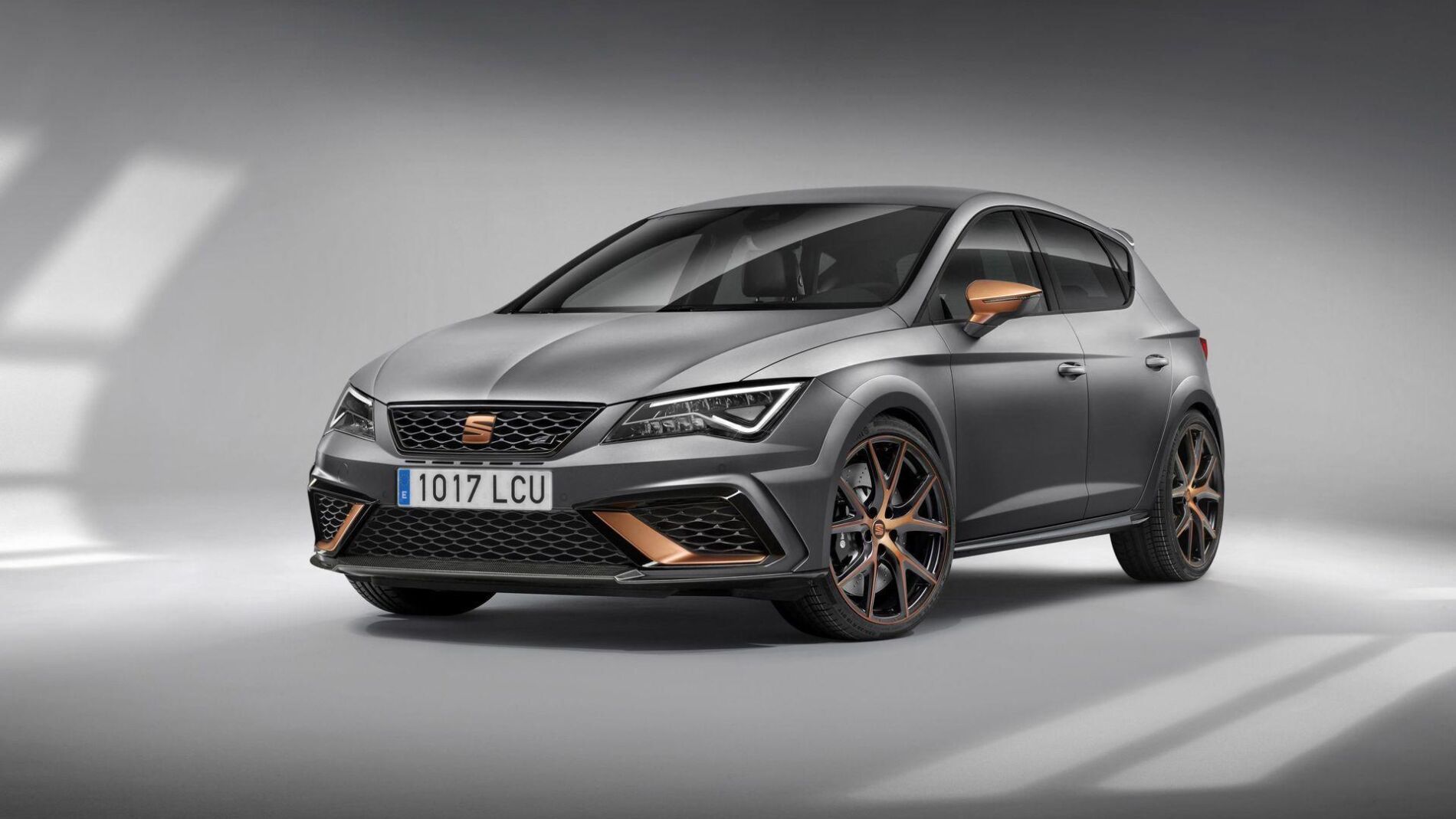 seat-leon-cupra-r-2018-1.jpg