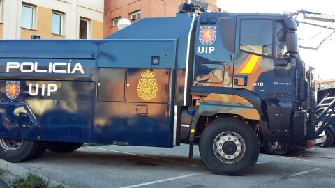 camion-botijo-policia-0917-02