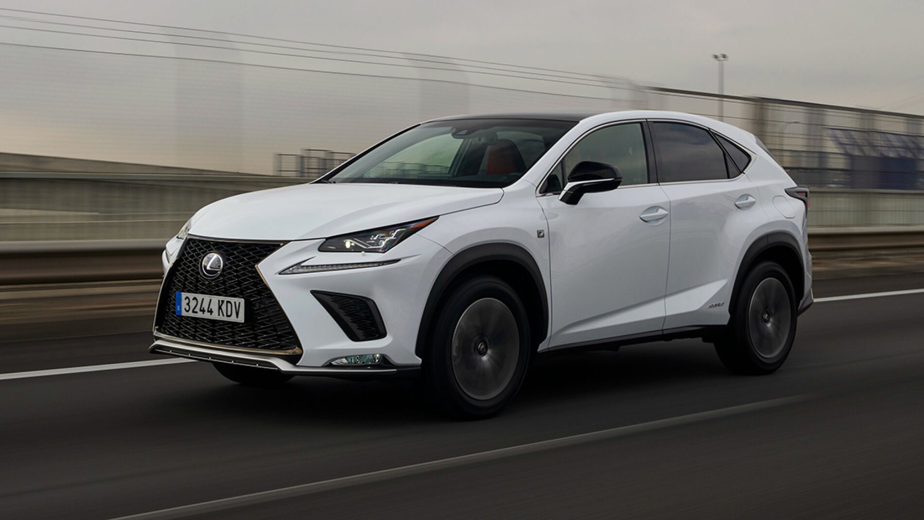 0lexusnx.jpg