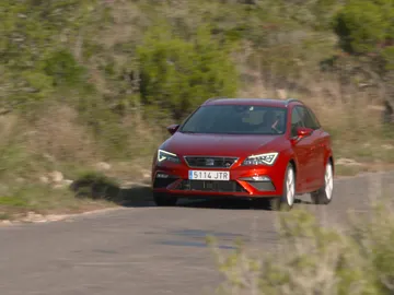 SEAT-LEON-ST.jpg SEAT-LEON-ST.jpg