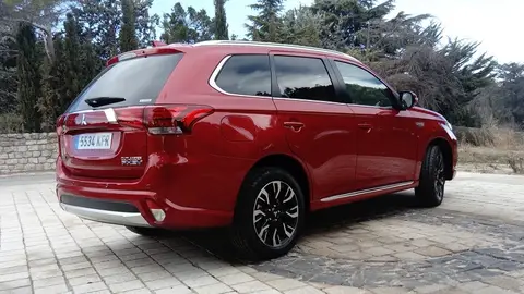 outlander_phev_rojo_derecho1-e1519819497874.jpg outlander_phev_rojo_derecho1