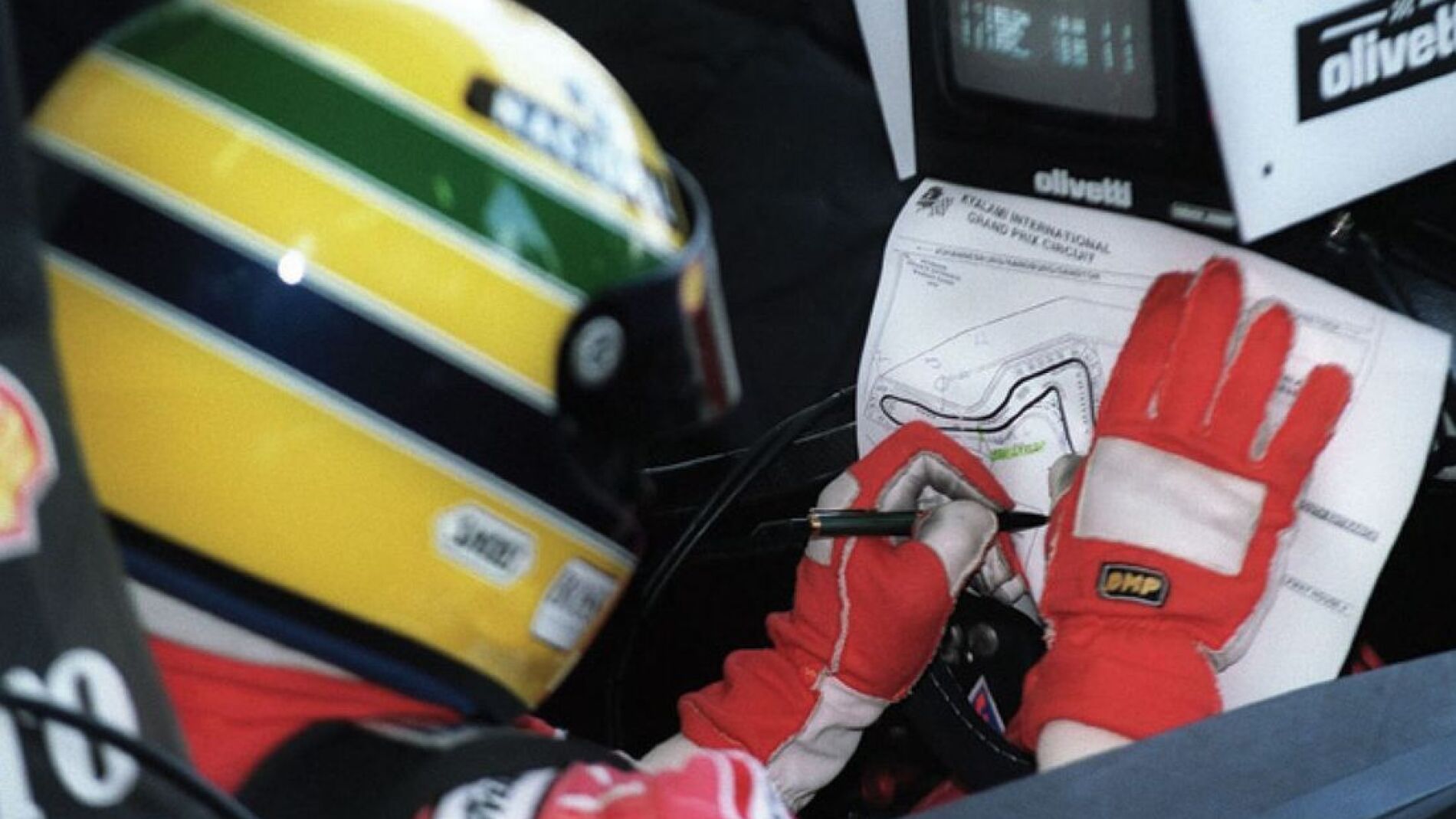 ayrton-senna-mclaren-3.jpg
