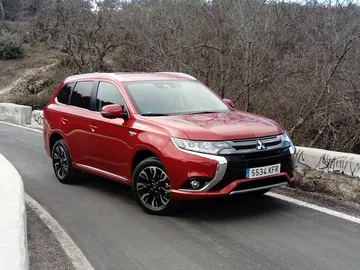 outlander_phev_rojo_puente2-e1519819968726.jpg outlander_phev_rojo_puente2-e1519819968726.jpg