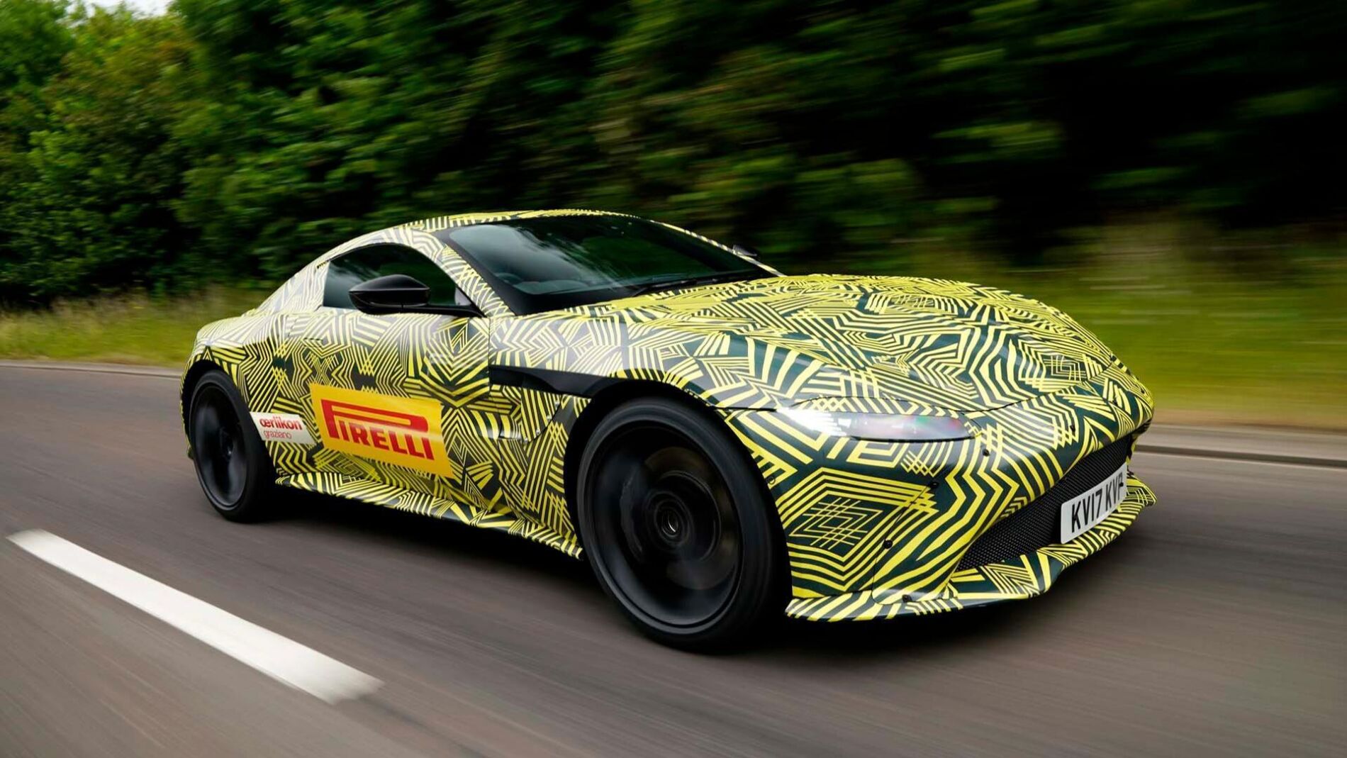 aston-martin-vantage-2018-camuflado-03.jpg