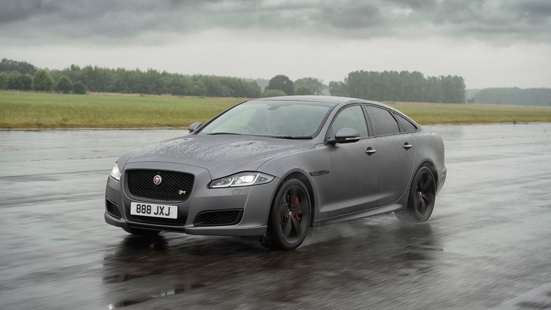 jaguar-xjr575-0717-002.jpg