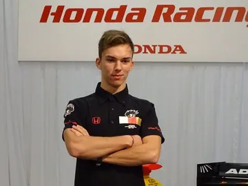 PierreGaslySuperFormula2017RedBull.jpg PierreGaslySuperFormula2017RedBull.jpg