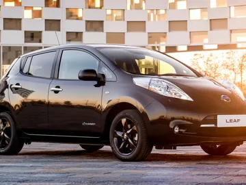 nissan_leaf_black_edition_2.jpg nissan_leaf_black_edition_2.jpg