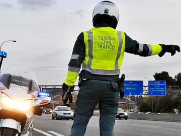 guardia-civil-control-trafico-2017-01 guardia-civil-control-trafico-2017-01