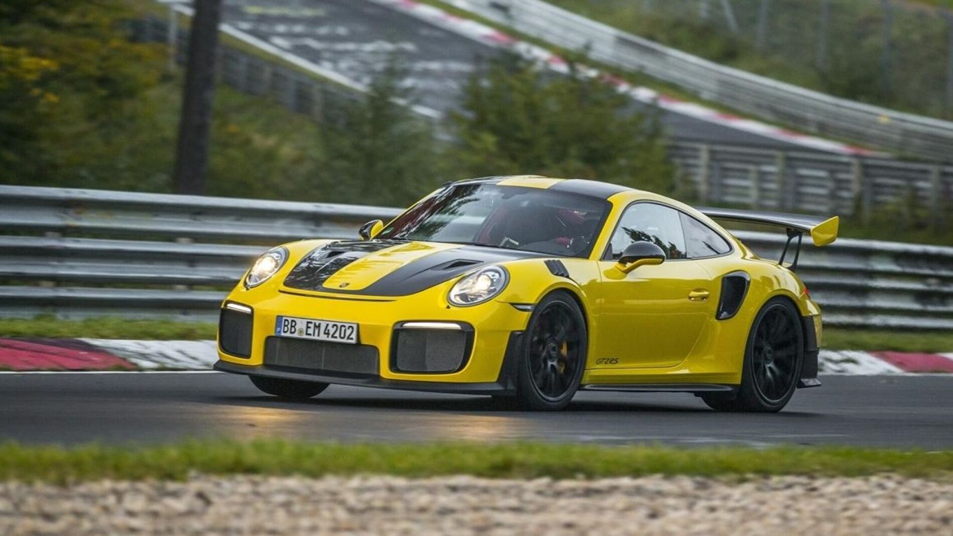 porsche-911-gt2-rs-record-nurburgring-006.jpg