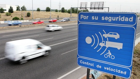 Señal de un radar de velocidad radar-camara-trafico-velocidad-0417-01