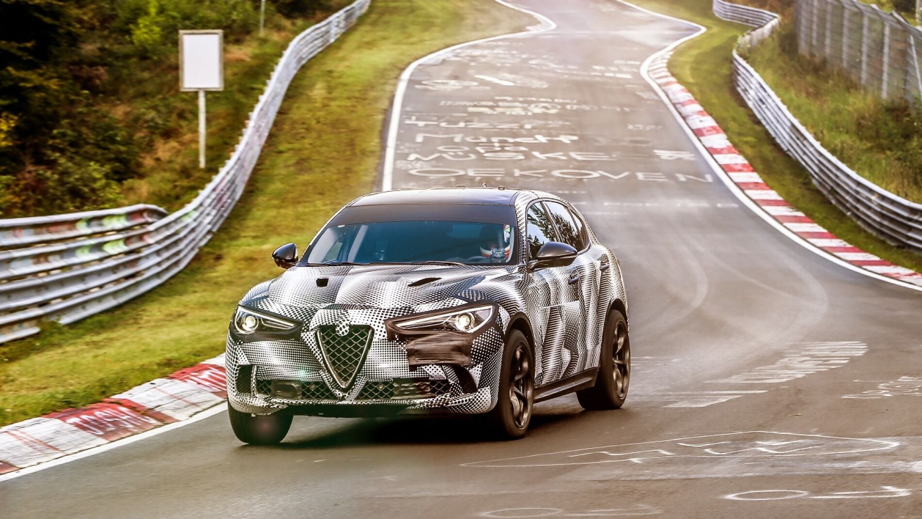 170929_Alfa-Romeo_Stelvio_01.jpg