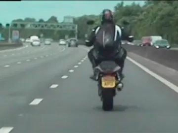motorista-brit%C3%A1nico.jpg motorista-brit%C3%A1nico.jpg