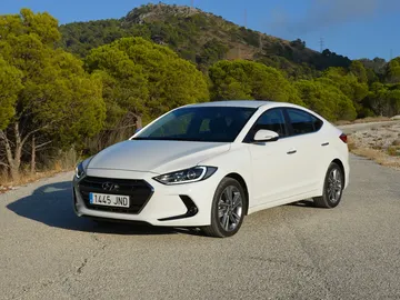 hyundai-elantra-prueba-david-clavero-2016-001.jpg hyundai-elantra-prueba-david-clavero-2016-001.jpg