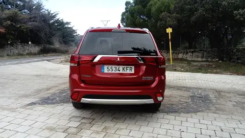 outlander_phev_rojo_detras1.jpg outlander_phev_rojo_detras1