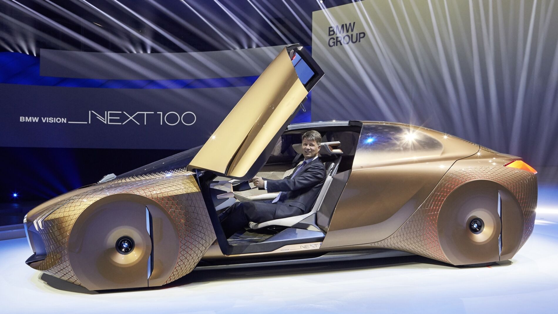 bmw-next-vision-100-080316-105.jpg