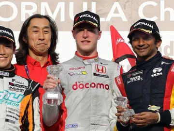 SuperFormulaOkayama2016PodioCarrera1.jpg SuperFormulaOkayama2016PodioCarrera1.jpg