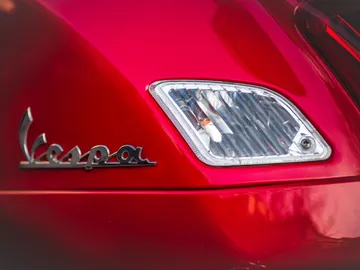 vespa_red_logo_light-1409640.jpgd_.jpg vespa_red_logo_light-1409640.jpgd_.jpg