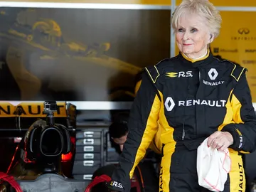Renault-Sport-Rosemary-Smith-F1-4.jpg Renault-Sport-Rosemary-Smith-F1-4.jpg