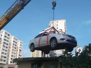 on_the_roof2.jpg on_the_roof2.jpg