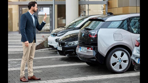 bmw-gesture-control-parking-0