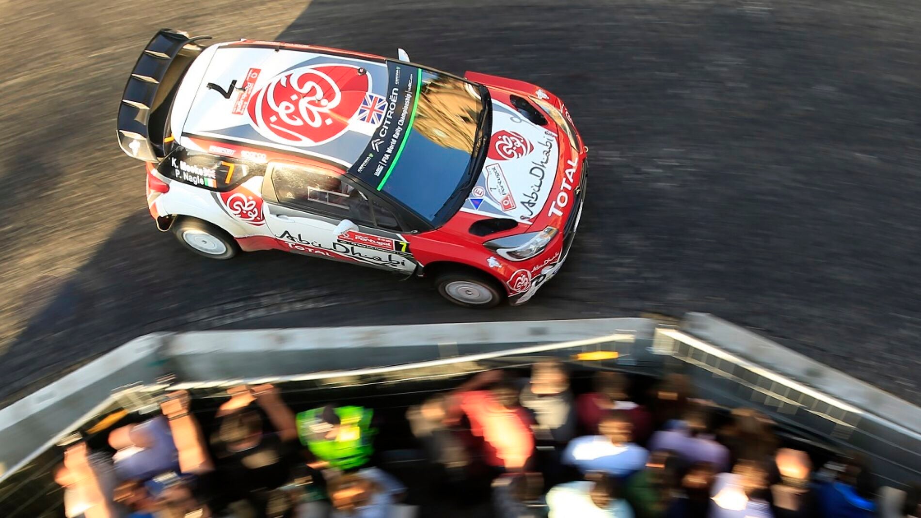 Un coche de rally, en acci&oacute;n