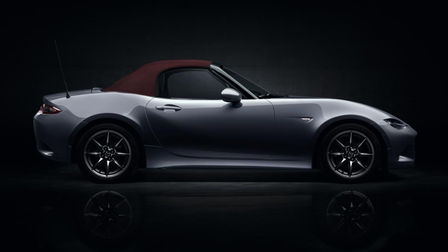 Mazda-MX-5-ST-Red-Heritage-01.jpg