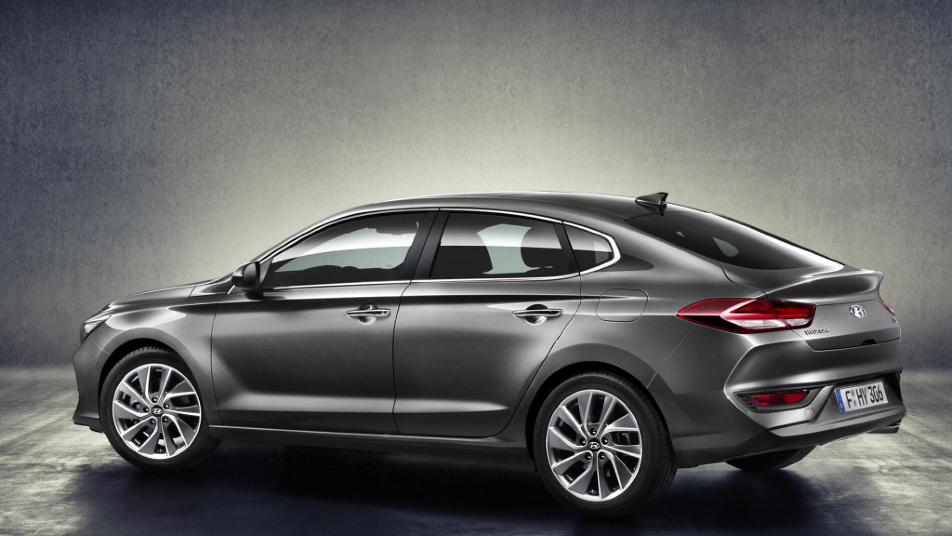 hyundai_i30_fastback_6.jpg