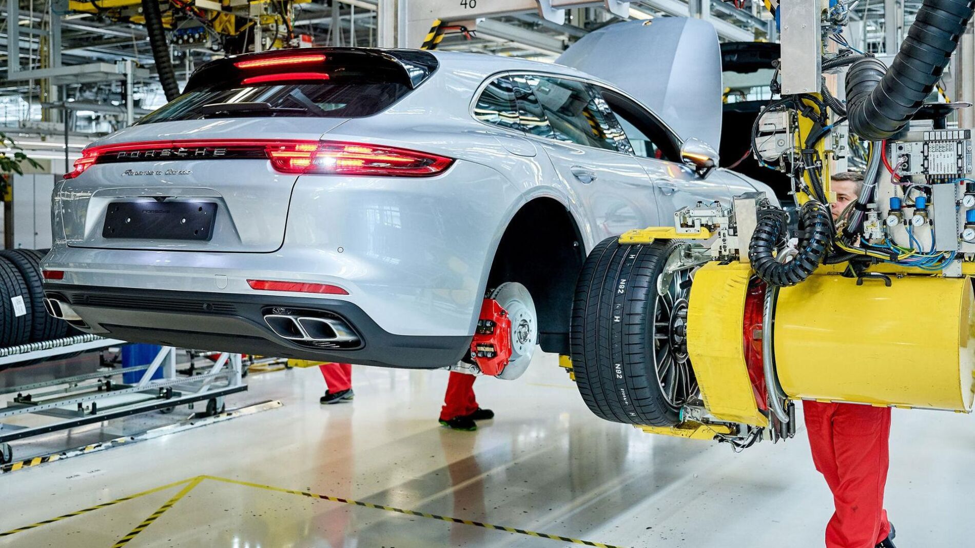 2018-porsche-panamera-sport-turismo.jpg