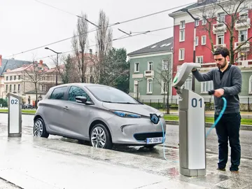 renault-ZOE26.jpg renault-ZOE26.jpg