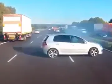 cocheencarretera.jpg cocheencarretera.jpg