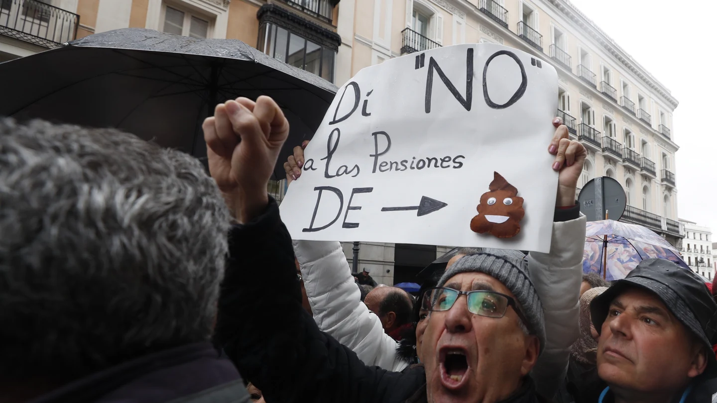 Miles de jubilados convocados por los sindicatos UGT y CC.OO se movilizan Miles de jubilados convocados por los sindicatos UGT y CCOO se movilizan