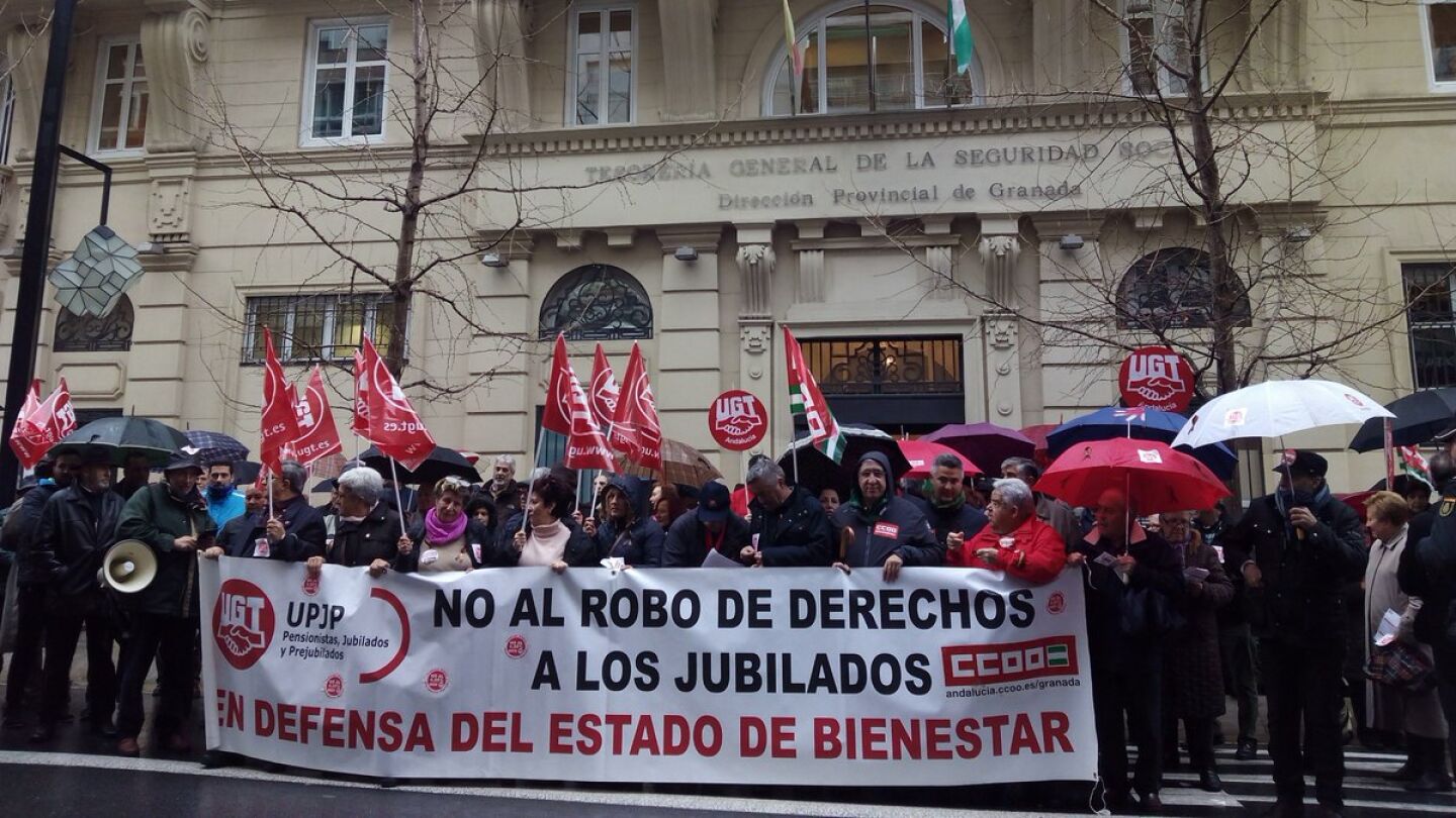 Manifestaci&oacute;n frente a la Tesorer&iacute;a General de la Seguridad Social de Granada