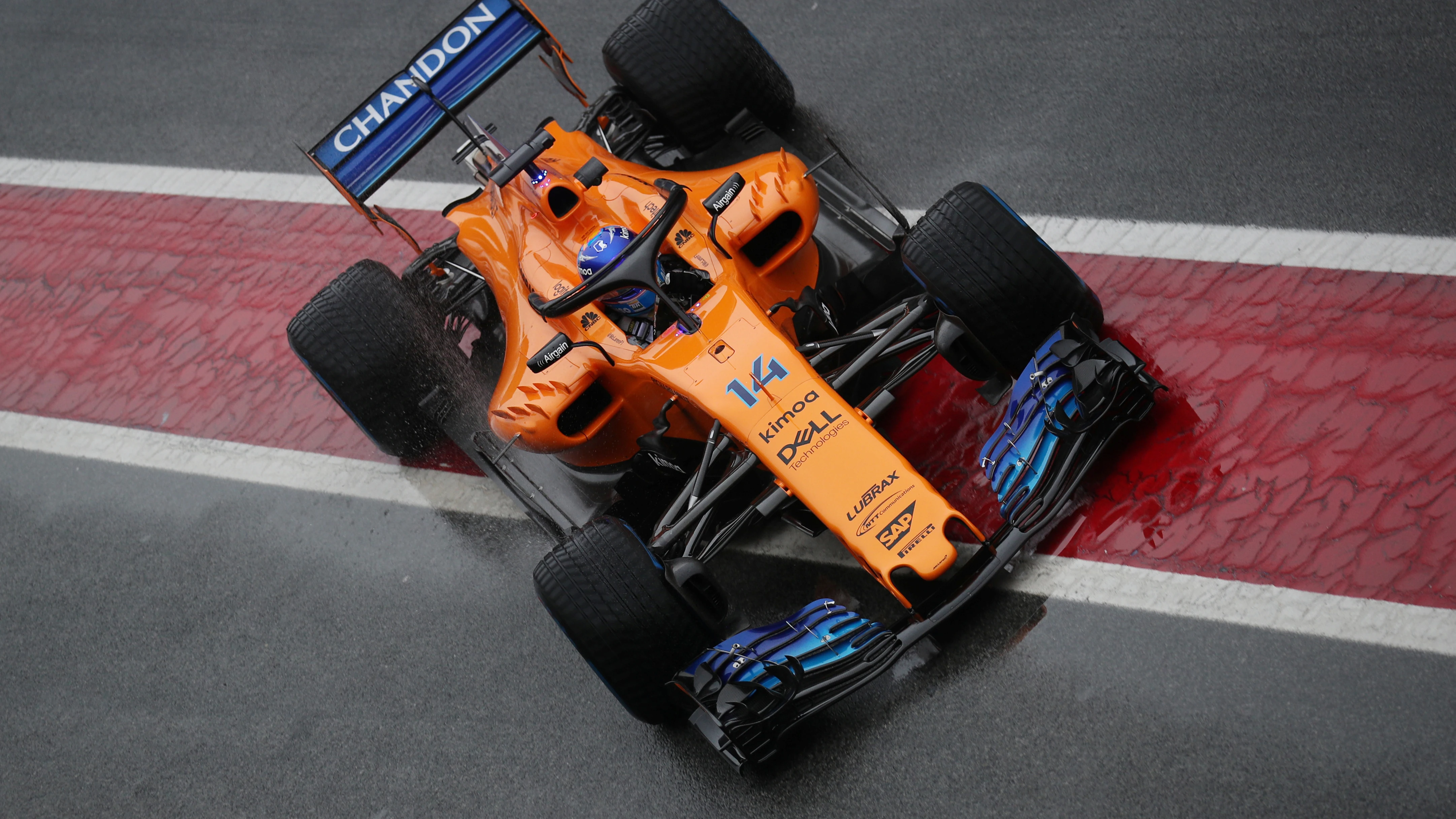 Fernando Alonso, rodando en el circuito de Cataluña