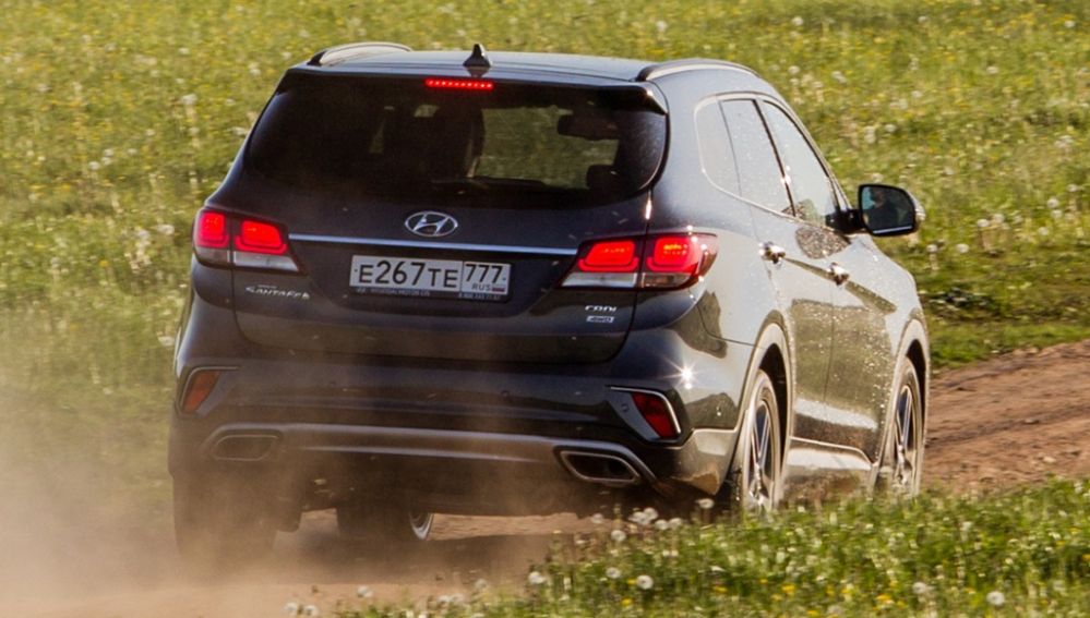 hyundai-grand-santa-fe25.jpg