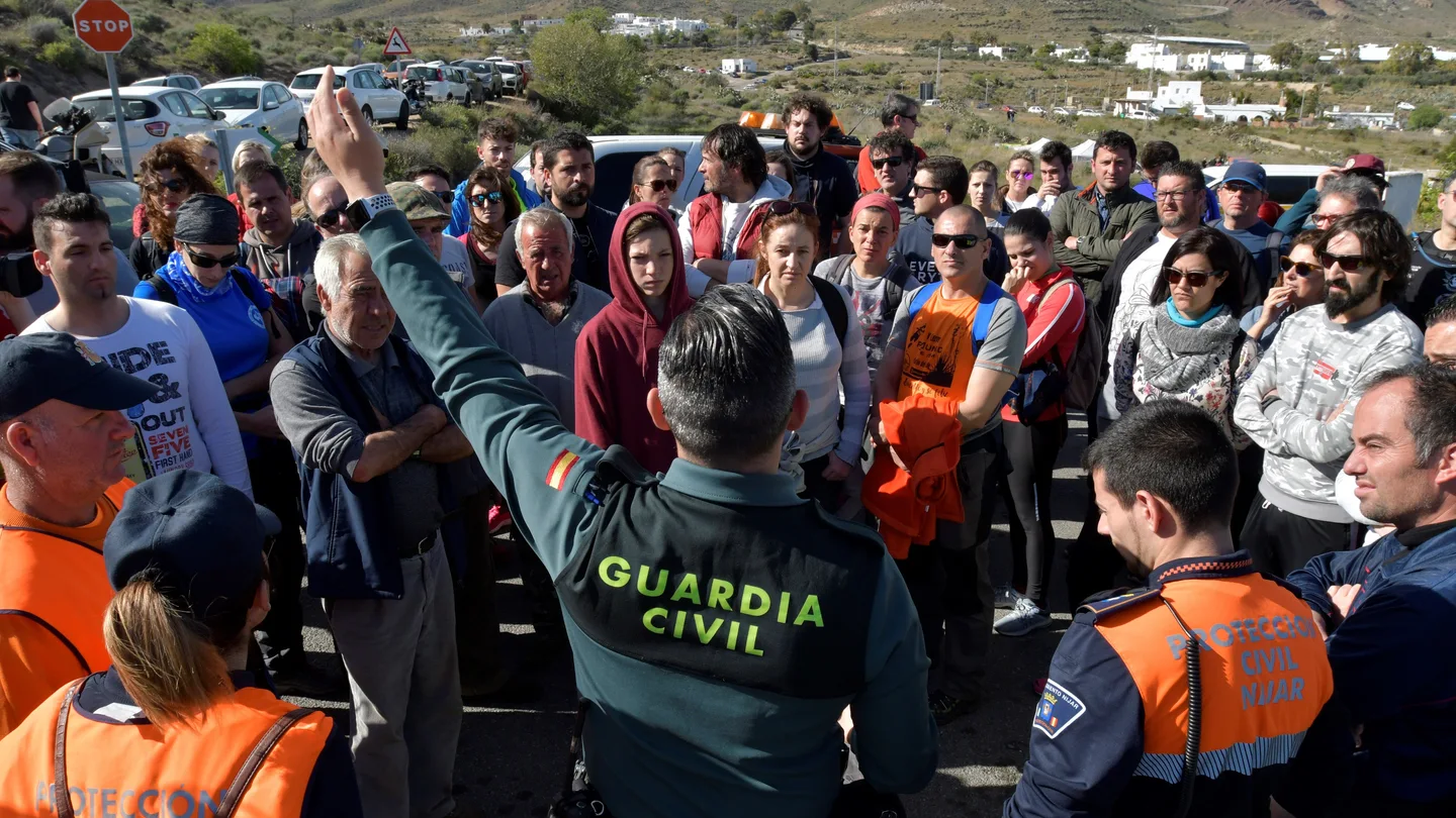 Un Guardia Civil organiza un grupo del dispositivo de búsqueda del niño Un Guardia Civil organiza un grupo del dispositivo de búsqueda del niño