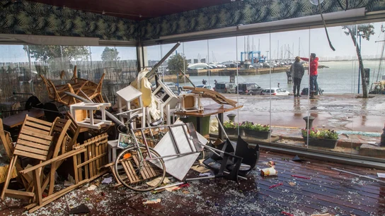 Vista de la zona de recreo desde el bar Tilcara, destrozado por el temporal Vista de la zona de recreo desde el bar Tilcara, destrozado por el temporal