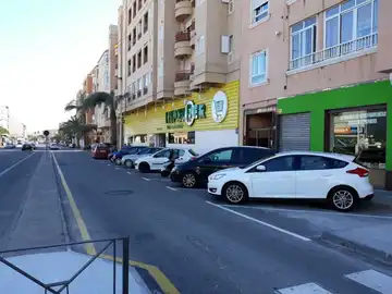 Zona de aparcamiento en espiga en la pedanía de Torrellano de Elche Zona de aparcamiento en espiga en la pedanía de Torrellano de Elche