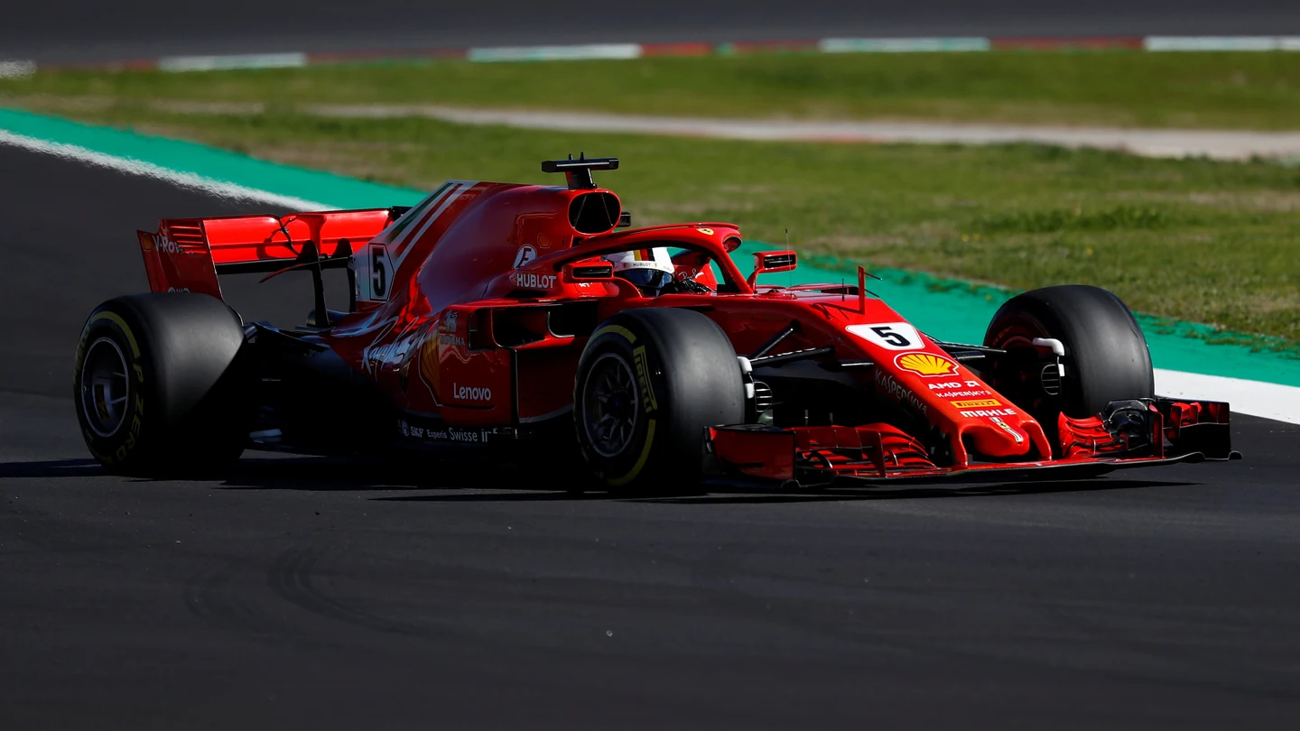 Vettel, rodando en el asfalto de Montmeló Vettel, rodando en el asfalto de Montmeló