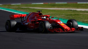Vettel, rodando en el asfalto de Montmeló