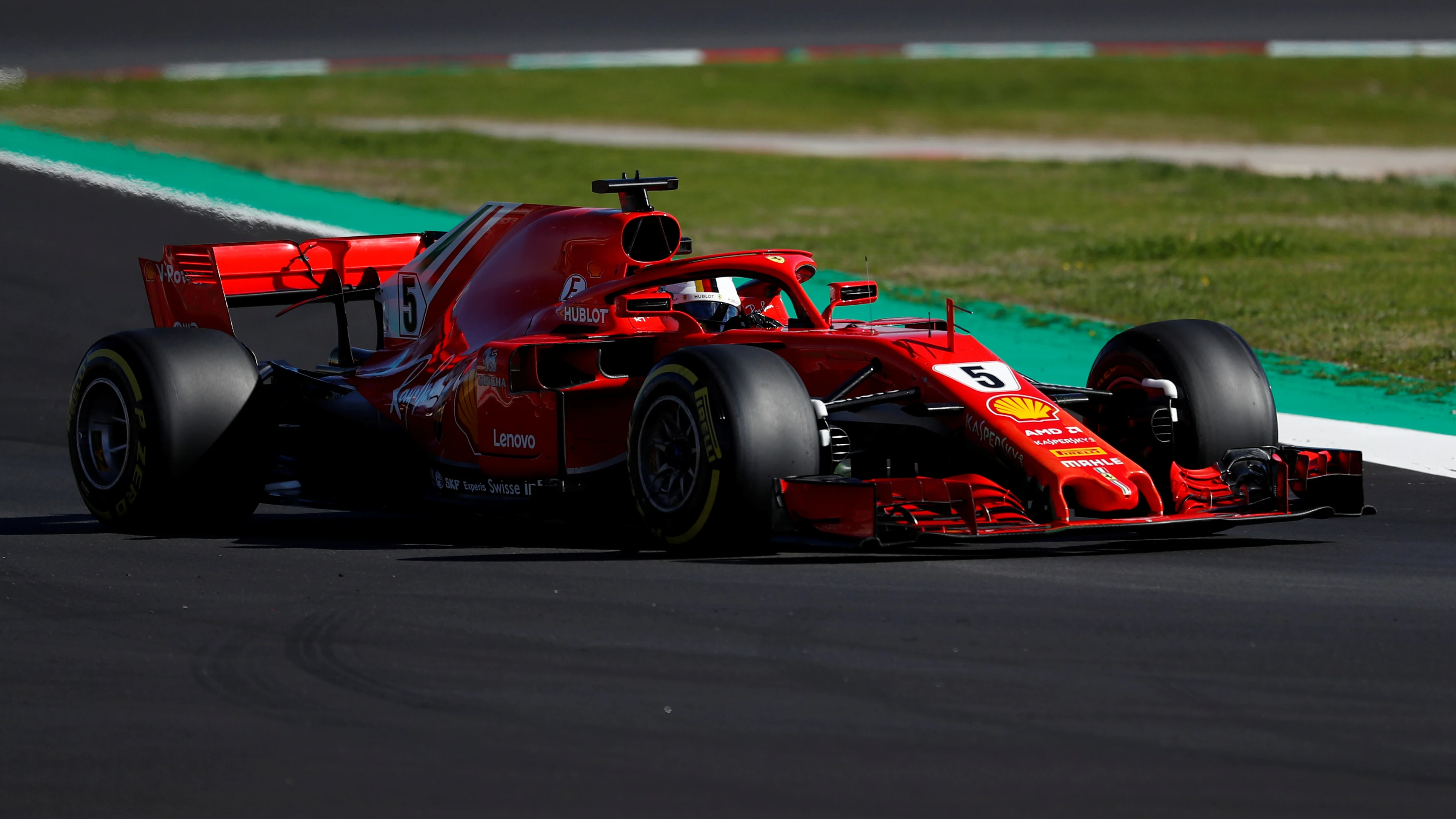 Vettel, rodando en el asfalto de Montmeló