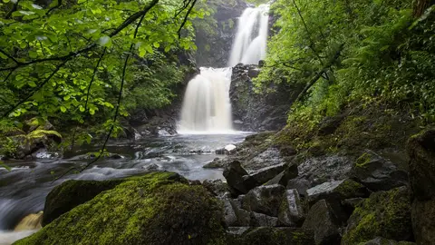 Escocia Cascada en Escocia